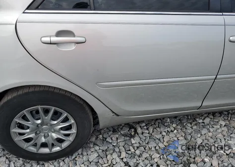 2006 Toyota Camry Le z USA, uszkodzony, nr VIN 4T1BE32K96U698521